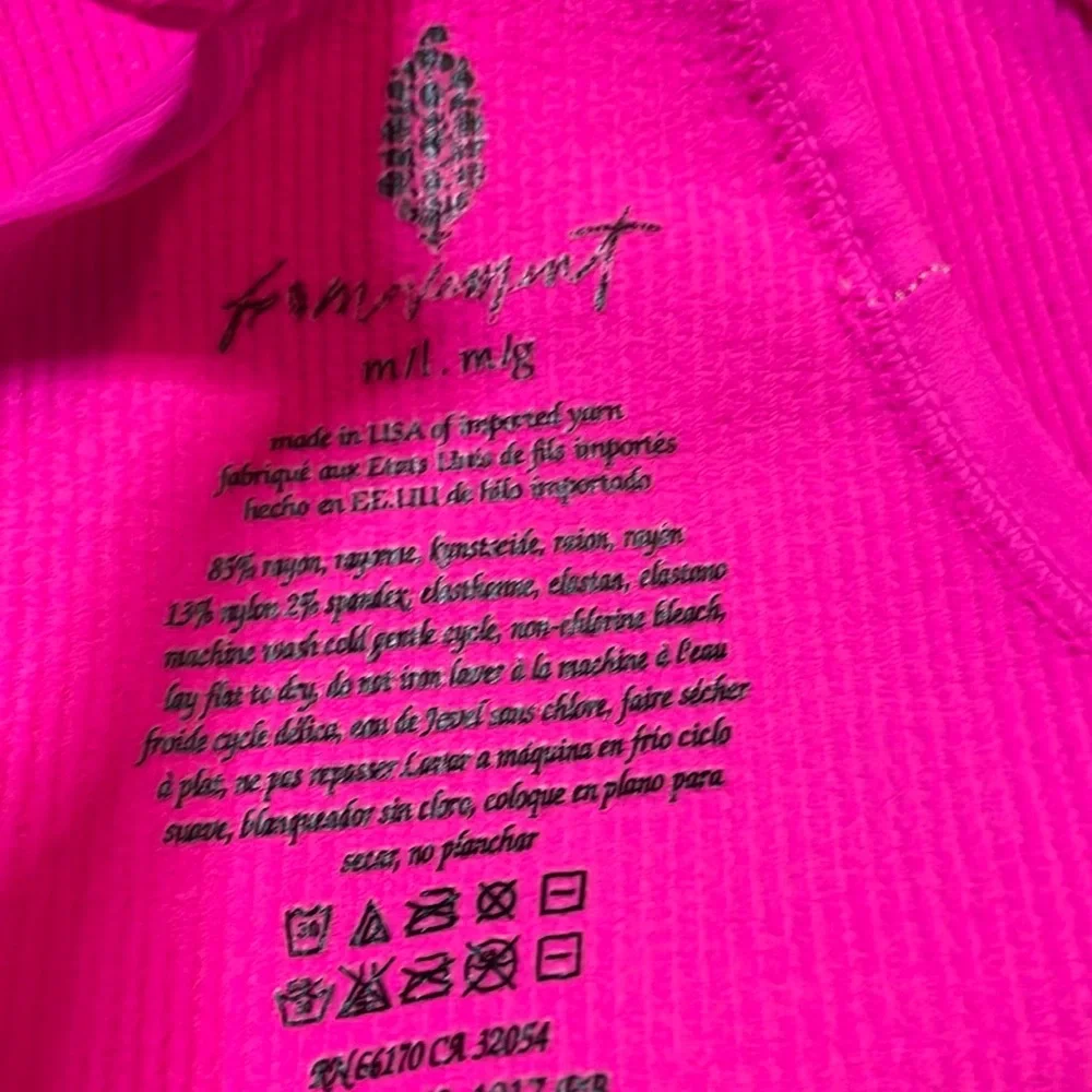 Free People Movement Happiness Runs Long Crop size M/L Hot Pink NEW - Picture 5 of 5